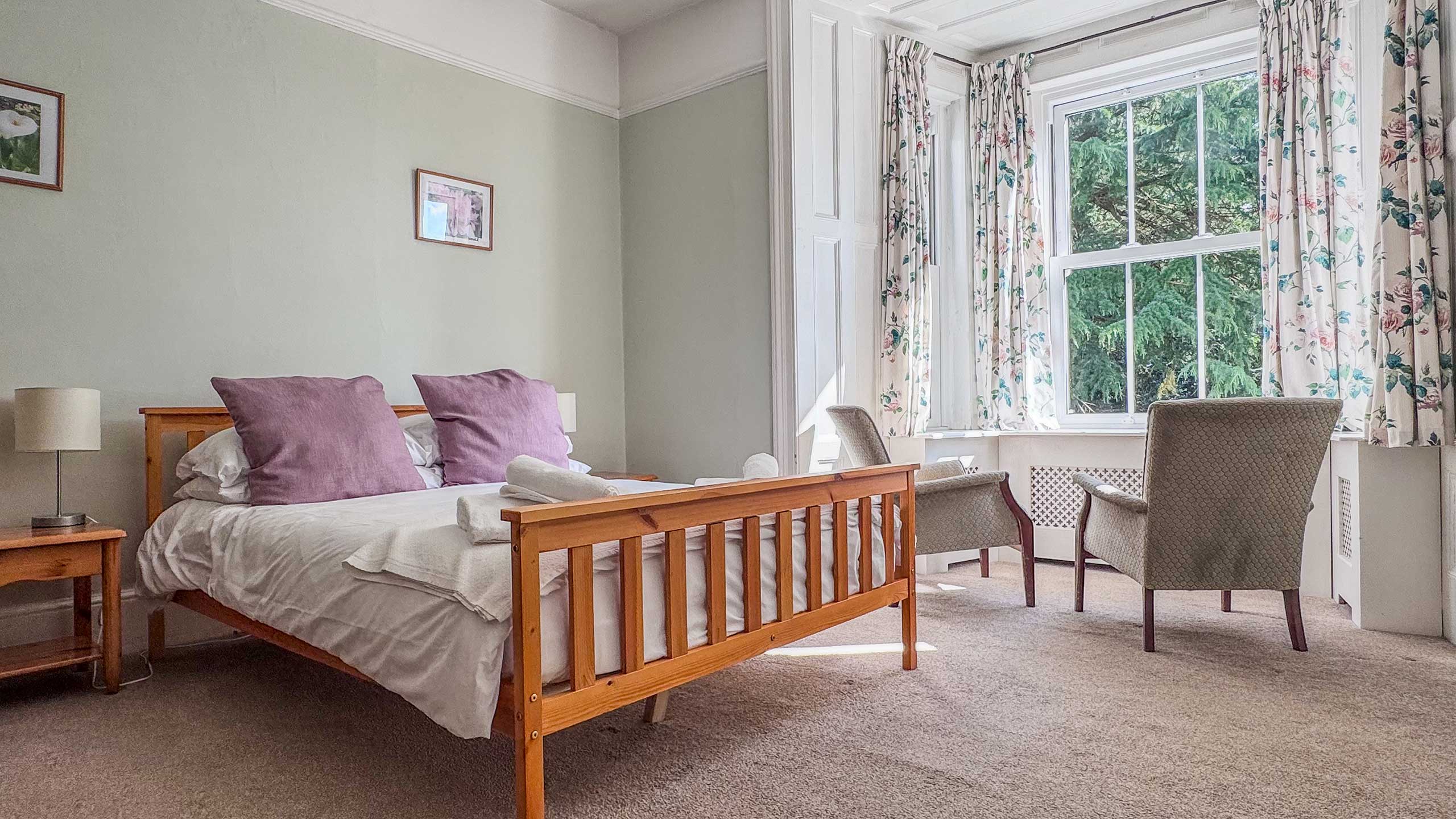 Stay At Claridge House Quaker Rerteat Lingfield Surrey 31