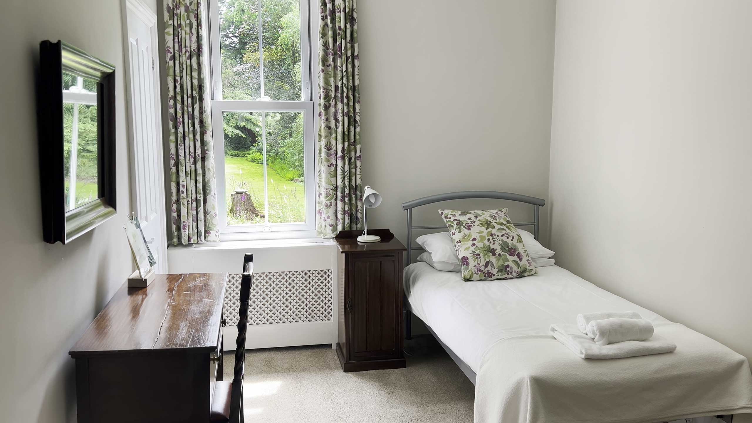 Stay At Claridge House Quaker Rerteat Lingfield Surrey 7