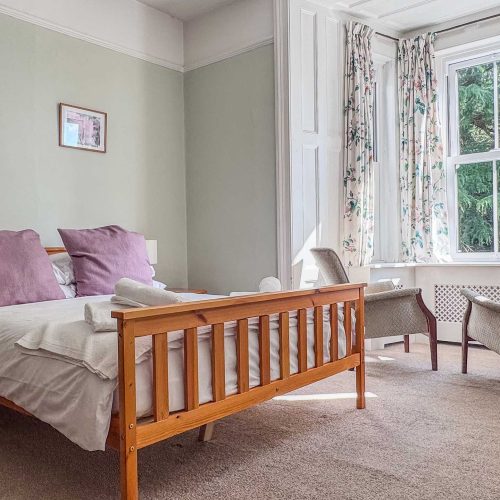 Stay At Claridge House Quaker Rerteat Lingfield Surrey 31