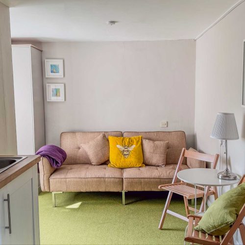 Stay At Claridge House Quaker Rerteat Lingfield Surrey 34