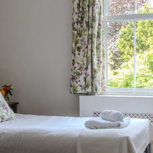 Stay At Claridge House Quaker Rerteat Lingfield Surrey 36