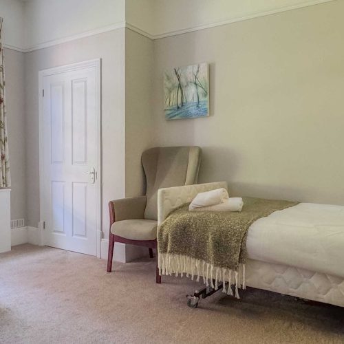 Stay At Claridge House Quaker Rerteat Lingfield Surrey 6